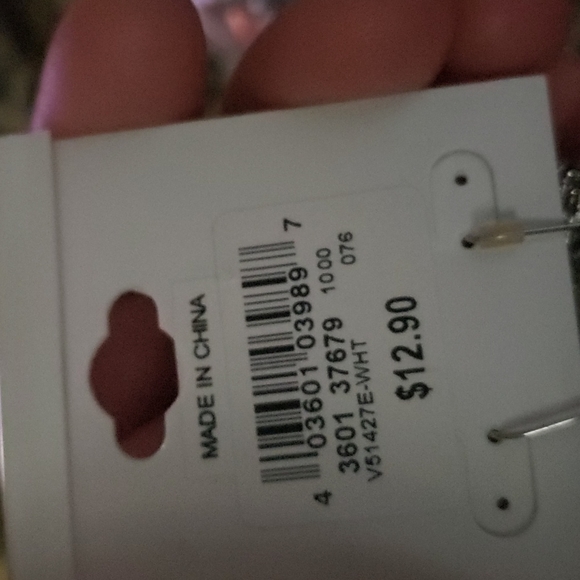 New in package flower errings - Picture 3 of 3